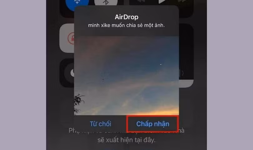 Trên iPhone nhận sẽ xuất hiện thông báo xác nhận.