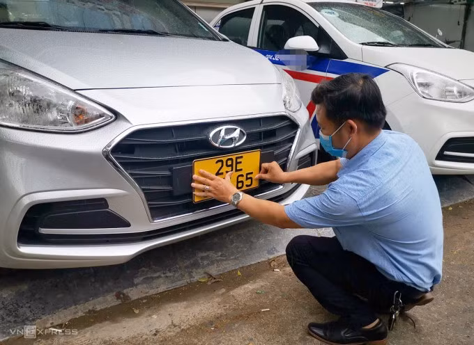 Không bắt buộc đổi biển số sau sắp xếp đơn vị hành chính. Ảnh minh họa.