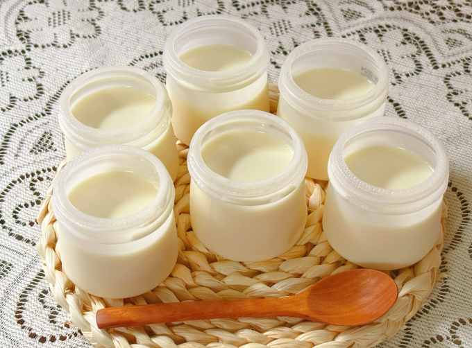 Sữa chua giàu canxi, vitamin nhóm B như B2 và B12 cùng các khoáng chất phốt pho, kali, magie.