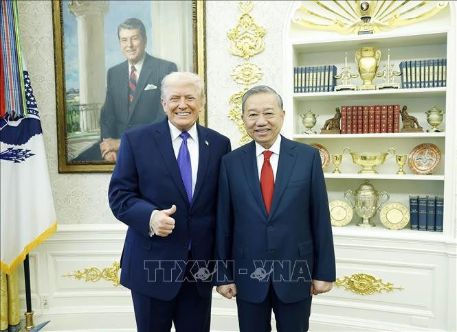 Tổng Bí thư Tô Lâm gặp Tổng thống Hoa Kỳ Donald Trump. Ảnh: Thống Nhất/TTXVN