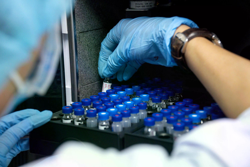 Nhiều giả thuyết xoay quanh vaccine Covid-19.