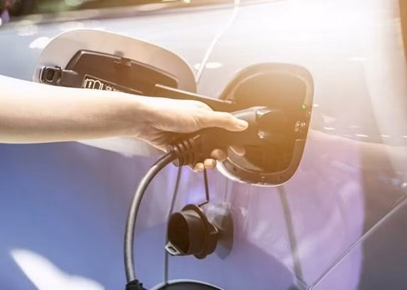 Yếu tố lớn nhất ảnh hưởng đến thời gian sạc pin ô tô điện là loại sạc và nguồn điện kết nối