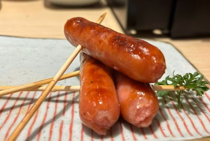 Thịt chế biến sẵn nhiều muối, chất bảo quản. Ảnh: Anh Chi