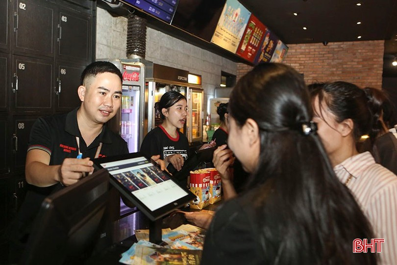 "Mưa đỏ" đã thu hút đông đảo khán giả Hà Tĩnh đến rạp. mjhas.jpg