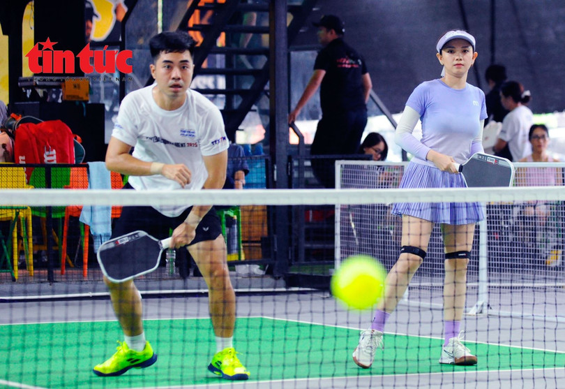 Môn Pickleball đã mang đến "làng gió" mới cho cộng đồng yêu thể thao ở TP Hồ Chí Minh. Môn Pickleball đã mang đến "làng gió" mới cho cộng đồng yêu thể thao ở TP Hồ Chí Minh.
