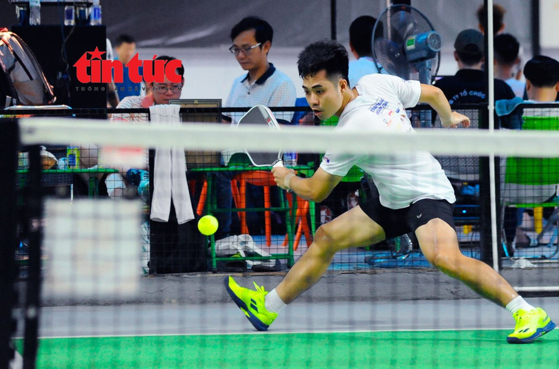 Nhìn bên ngoài, nhiều người nghĩ "Pickleball" dễ chơi, nhẹ nhàng nhưng thực tế, môn thể thao này vẫn tiềm ẩn nhiều rủi ro về cơ, xương, khớp nếu di chuyển không đúng cách. Nhìn bên ngoài, nhiều người nghĩ "Pickleball" dễ chơi, nhẹ nhàng nhưng thực tế, môn thể thao này vẫn tiềm ẩn nhiều rủi ro về cơ, xương, khớp nếu di chuyển không đúng cách.