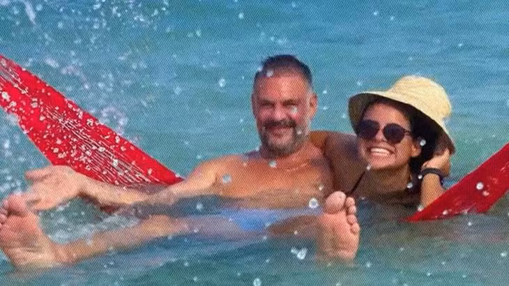 Cô vợ trẻ của tay trùm ma túy Ronald Roland có sở thích sống ảo.