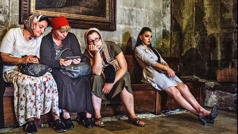 Người lớn tuổi đang ngày càng dễ tiếp cận với công nghệ. Ảnh: Panos Pictures.