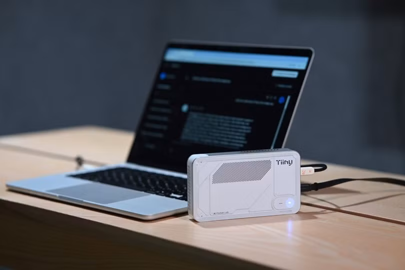 Sản phẩm sở hữu kích thước khó tin nếu xét tới hiệu năng hứa hẹn mạnh mẽ. Ảnh: Tiiny AI.