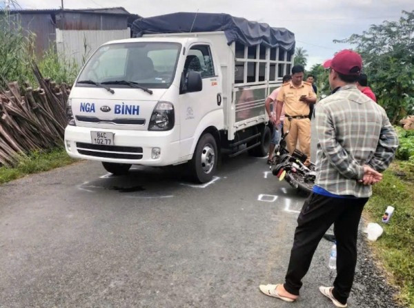 Hiện trường vụ TNGT khiến nữ sinh tử vong. Hiện trường vụ TNGT khiến nữ sinh tử vong.