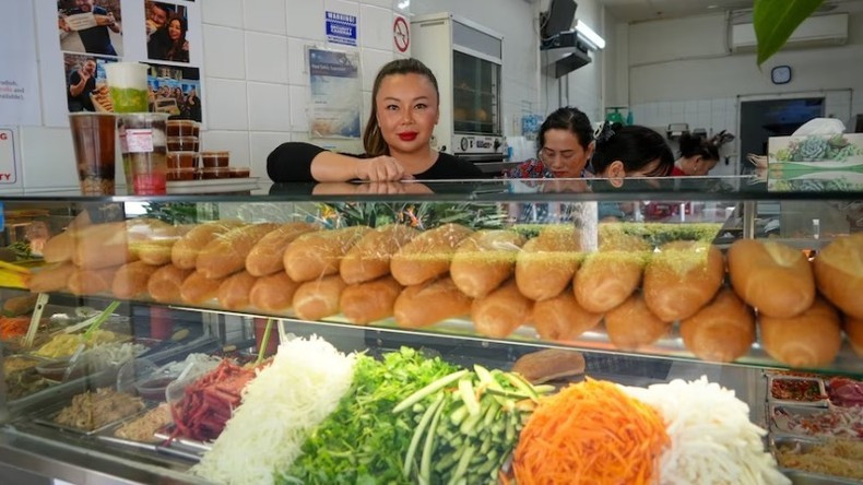 Chị Dinh tin rằng mạng xã hội đã góp phần giúp bánh mì ngày càng phổ biến hơn. (Ảnh: Isabella Michie/ABC Radio National) Chị Dinh tin rằng mạng xã hội đã góp phần giúp bánh mì ngày càng phổ biến hơn. (Ảnh: Isabella Michie/ABC Radio National)