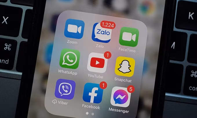 Một số ứng dụng mạng xã hội trên điện thoại di động. Ảnh: Ngọc Thành