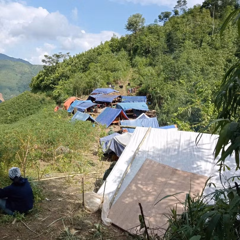 Khu vực sườn núi, nơi 115 người dân ở thôn Kho Vàng, xã Cốc Lầu, huyện Bắc Hà (Lào Cai) lánh nạn (Ảnh: Seo Chứ).