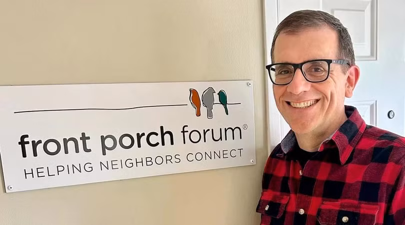 CEO Michael Wood-Lewis của Front Porch Forum. Ảnh: Front Porch Forum.