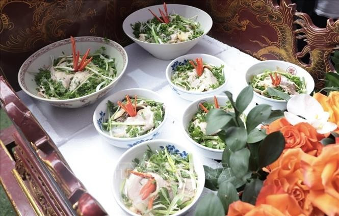 Những bát phở đặc biệt được dâng lên Đình làng Vân Cù. Ảnh tư liệu(minh họa): Trần Việt/TTXVN
