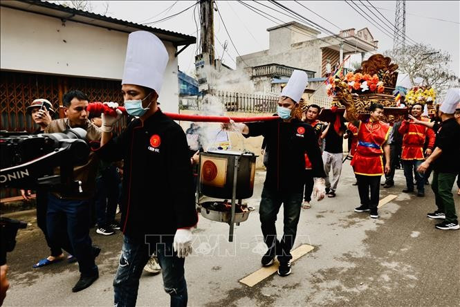 Nồi nước phở đặc biệt được dâng lên cúng tổ nghề tại Lễ hội làng nghề phở Vân Cù năm 2025. Ảnh tư liệu (minh họa): Trần Việt/ TTXVN