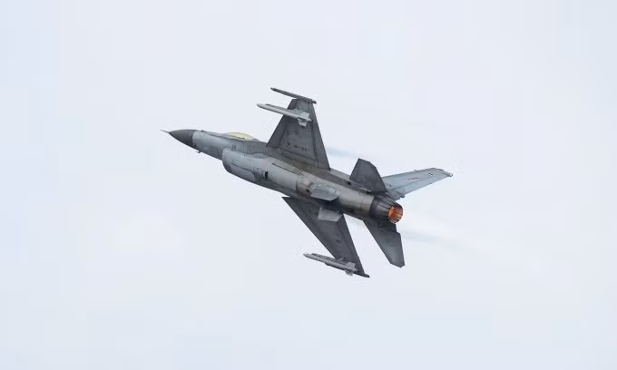Tiêm kích F-16 Thái Lan bay trình diễn hồi tháng 3. Ảnh: Reuters