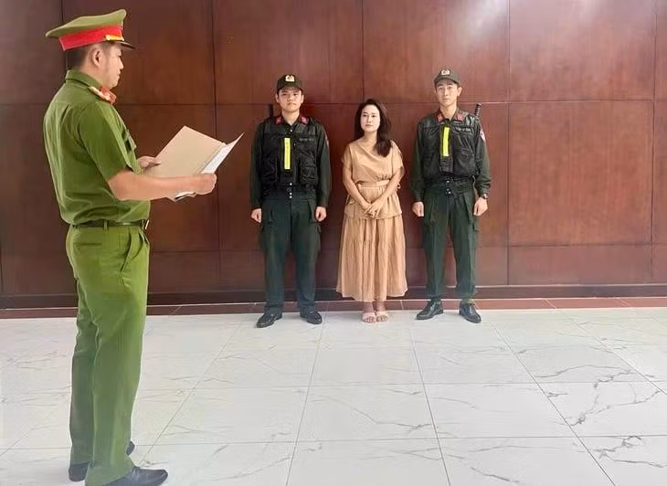 Khởi tố bị can đối với Ca sĩ Nguyễn Thị Hiền (chủ kênh YouTube "Phương Diễm Huyền").
