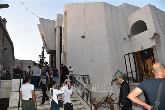 Hiện trường vụ đánh bom tại nhà thờ Thánh Elias ở khu Dweilaa, Damascus, Syria, ngày 22/6/2025. Ảnh: THX/TTXVN Hiện trường vụ đánh bom tại nhà thờ Thánh Elias ở khu Dweilaa, Damascus, Syria, ngày 22/6/2025. Ảnh: THX/TTXVN