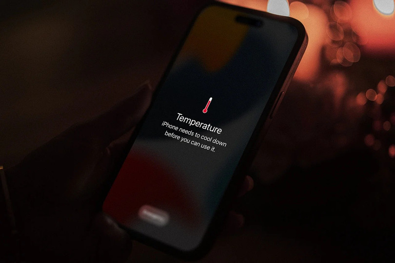 iPhone liên tục quá nhiệt cho thấy pin cũ cung cấp năng lượng không ổn định, khiến chính nó phải hoạt động quá mức và sinh nhiệt. Việc bỏ qua cảnh báo này có thể gây hỏng nhiều linh kiện bên trong. Ảnh: Nytstnd.