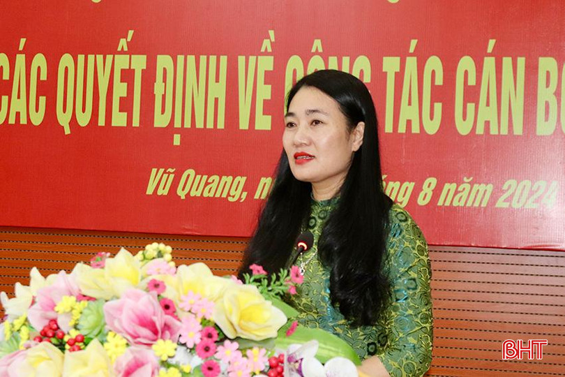 Bí thư Huyện ủy Vũ Quang Nguyễn Thị Việt Hà phát biểu tại hội nghị. IMG_9613.jpg