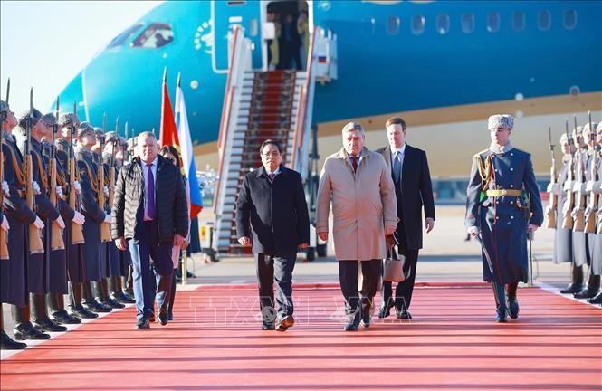 Lễ đón chính thức Thủ tướng Phạm Minh Chính thăm LB Nga được tổ chức trang trọng Sân bay quốc tế Vnukovo 2, do Thứ trưởng Bộ Ngoại giao LB Nga Rudenko Andrey Yurevych chủ trì. Ảnh: Dương Giang/TTXVN