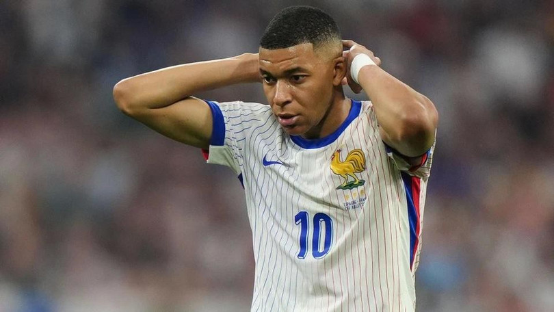 Mbappe từng bị chỉ trích vì không hội quân cùng tuyển Pháp. Mbappe từng bị chỉ trích vì không hội quân cùng tuyển Pháp.