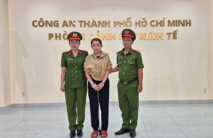 Ngân 98 tại cơ quan điều tra. Ảnh: Công an TP HCM Ngân 98 tại cơ quan điều tra. Ảnh: Công an TP HCM
