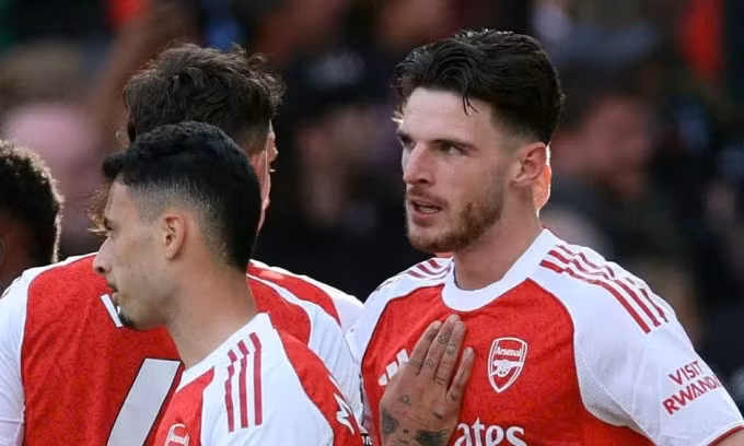 Declan Rice (phải) mừng bàn duy nhất trận đấu. Ảnh: Reuters