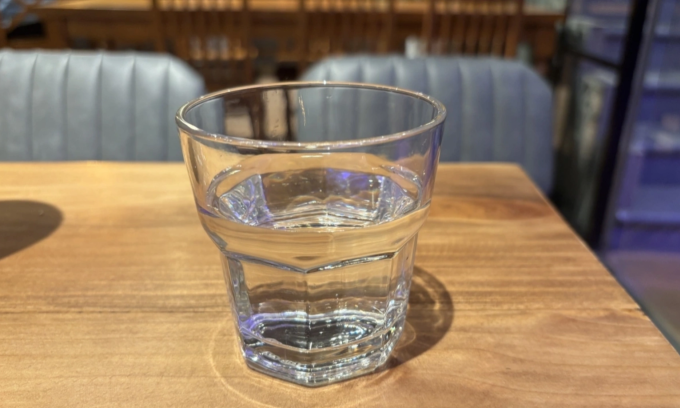 Bổ sung nước đúng cách giúp hạ huyết áp tự nhiên. Ảnh: Bảo Bảo