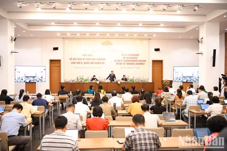 Quang cảnh họp báo công bố kết quả Kỳ họp bất thường lần thứ 8, Quốc hội Khóa XV. (Ảnh: DUY LINH)