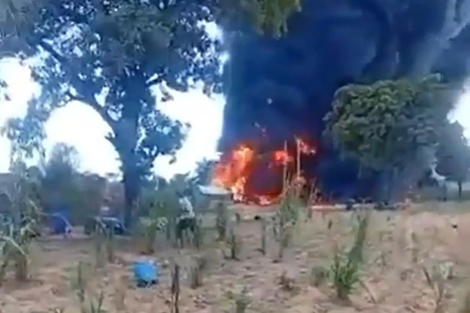 Hiện trường vụ nổ xe bồn ở bang Niger, miền trung Nigeria ngày 21/10. Ảnh: iLKHA News