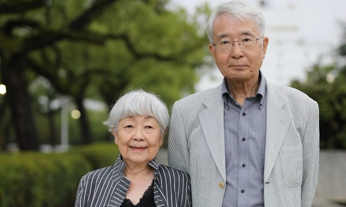 Hiroshi và Keiko Shimizu, hai người sống sót sau vụ ném bom ở Hiroshima hồi tháng 8/1945. Ảnh: Minnow Films Ltd Hiroshi và Keiko Shimizu, hai người sống sót sau vụ ném bom ở Hiroshima hồi tháng 8/1945. Ảnh: Minnow Films Ltd