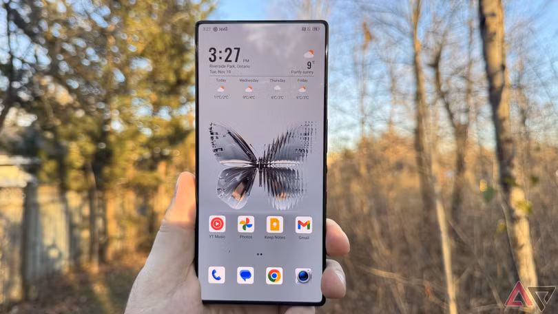 REDMAGIC 10 Pro ra mắt hồi tháng 12/2024 với màn hình lớn, không khiếm khuyết. Ảnh: Android Police.