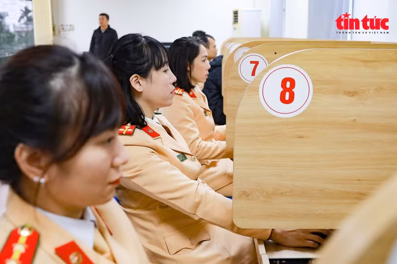 Cục Cảnh sát giao thông, Bộ Công an chính thức áp dụng bộ đề lý thuyết mới trong kỳ thi sát hạch cấp Giấy phép lái xe cơ giới đường bộ trên toàn quốc.