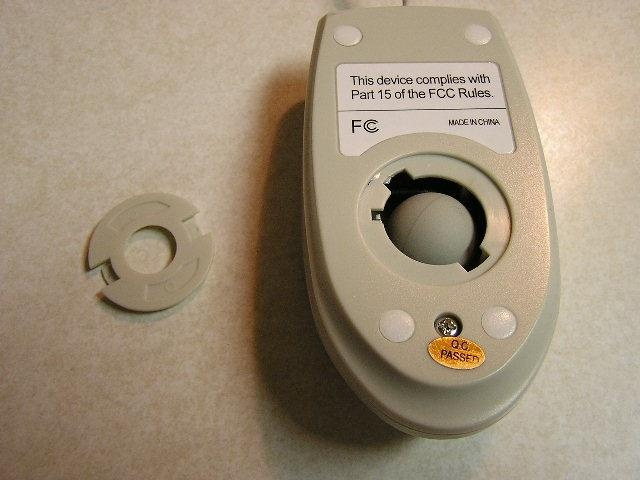 Một mẫu chuột dùng con lăn bi phổ biến cách đây hơn 20 năm. Ảnh: Gizmodo Một mẫu chuột dùng con lăn bi phổ biến cách đây hơn 20 năm. Ảnh: Gizmodo