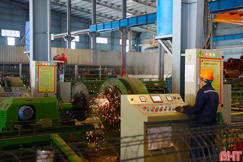 Khu vực doanh nghiệp hiện đóng góp khoảng 50 - 60% GRDP toàn tỉnh, 60% thu ngân sách nội địa và 50 - 60% tổng vốn đầu tư toàn xã hội trên địa bàn tỉnh. doanh-ng.jpg