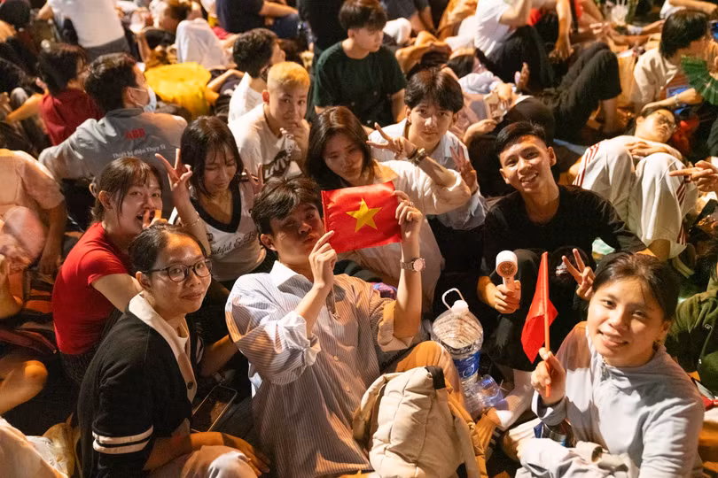 Sáng 30/4, các chương trình diễu binh, diễu hành, màn trình diễn của các Biên đội Không quân nhân dân Việt Nam,... chào mừng 50 năm ngày Giải phóng miền Nam, thống nhất đất nước (30/4/1975-30/4/2025) sẽ long trọng diễn ra tại TP.HCM. Trong đó, màn diễu binh, diễu hành tái hiện lại khí thế hào hùng của cuộc Tổng tiến công và nổi dậy mùa Xuân năm 1975, với đỉnh cao là Chiến dịch Hồ Chí Minh lịch sử được nhiều người ngóng chờ. Ảnh: Linh Huỳnh.