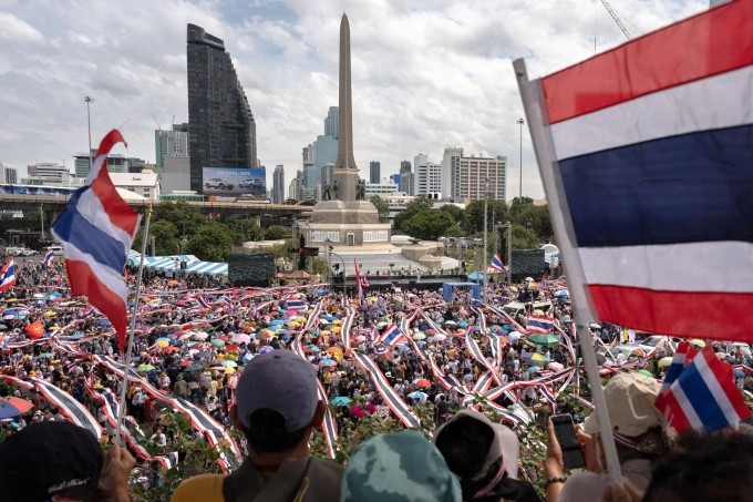 Người biểu tình Thái Lan tại thủ đô Bangkok ngày 28/6. Ảnh: AFP Người biểu tình Thái Lan tại thủ đô Bangkok ngày 28/6. Ảnh: AFP