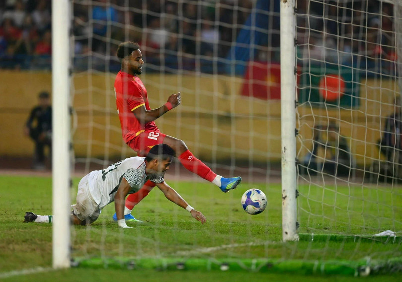 Xuân Son chưa có cảm giác bóng tốt nhất trong ngày trở lại tuyển quốc gia. Ảnh: Việt Linh.