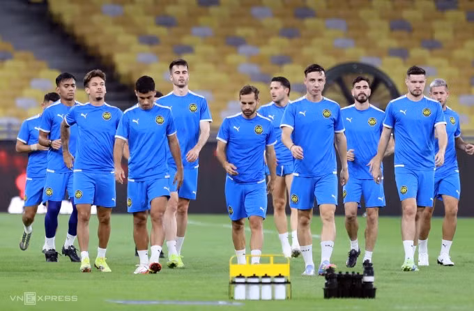 Đội tuyển Malaysia tập thử sân Bukit Jalil tối 9/6/2025, một ngày trước trận gặp Việt Nam tại lượt hai bảng F vòng loại cuối Asian Cup 2027. Ảnh: Hai Tư