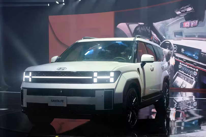 Hyundai Santa Fe được giảm đến 100% phí trước bạ ở đại lý. Ảnh: Đan Thanh.