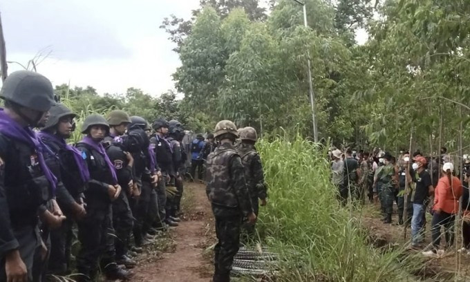 Cảnh sát Thái Lan đối đầu người biểu tình Campuchia khu vực biên giới ngày 17/9. Ảnh: Royal Thai Army Cảnh sát Thái Lan đối đầu người biểu tình Campuchia khu vực biên giới ngày 17/9. Ảnh: Royal Thai Army
