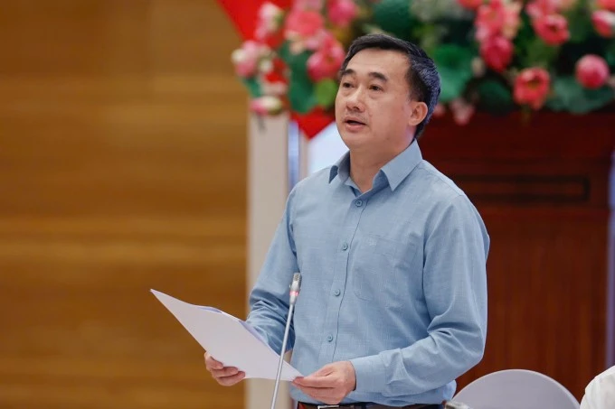 Thứ trưởng Y tế Trần Văn Thuấn trả lời tại họp báo Chính phủ thường kỳ, chiều 6/5. Ảnh: Hoàng Phong