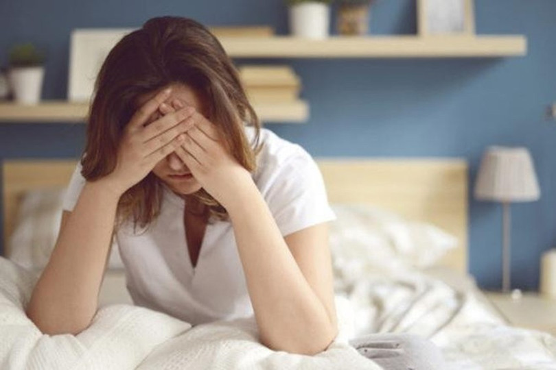 Bật dậy ngay khi vừa tỉnh giấc có thể làm tăng nguy cơ đột quỵ mà bạn nên tránh ly-do-ban-dau-dau-khi-moi-ngu-day-11164750-2408.jpg