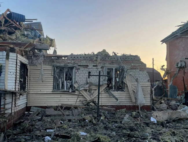 Một ngôi nhà ở Kursk bị phá hủy, trong bức ảnh do Thống đốc Kursk cung cấp sau cuộc tấn công xuyên biên giới của Ukraine ngày 6/8. Ảnh: NYT