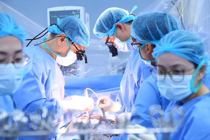 Ca phẫu thuật lấy tim do TS.BS Cao Đằng Khang – Trưởng khoa Phẫu thuật Tim Bệnh viện Đại học Y Dược TPHCM thực hiện.