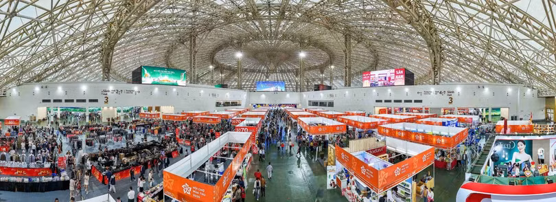 Không gian trong nhà rộng lớn của Trung tâm Triển lãm Việt Nam (VEC) khi tổ chức Hội chợ Mùa Thu.