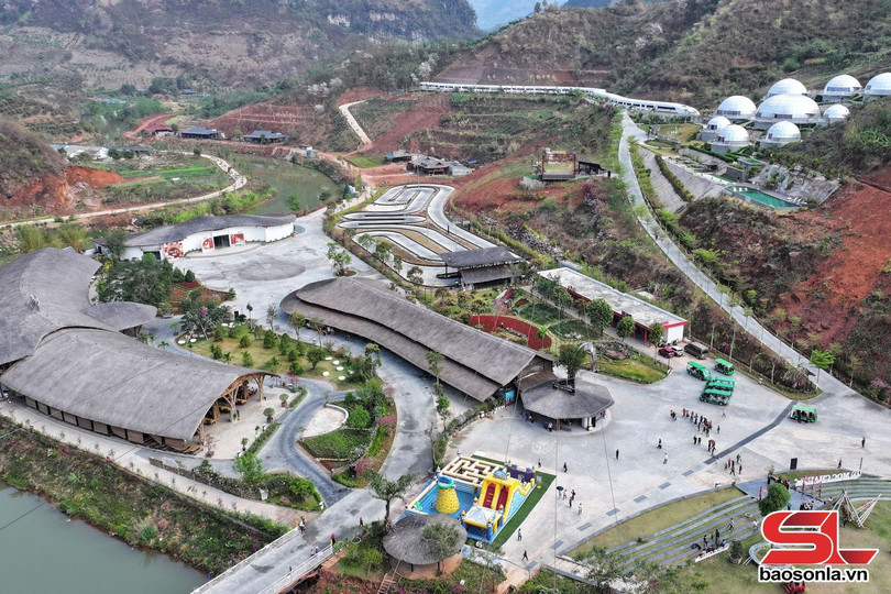 Khu du lịch Mộc Châu Island.