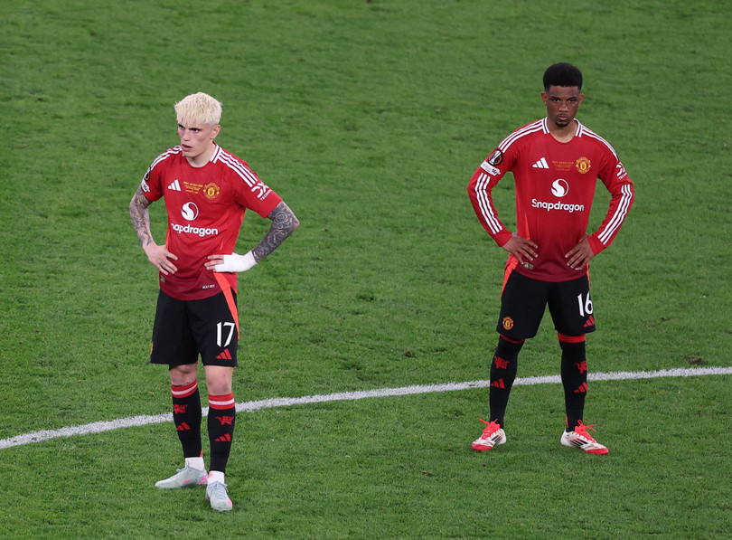 MU khép lại mùa giải thảm hoạ với ngôi á quân Europa League. MU khép lại mùa giải thảm hoạ với ngôi á quân Europa League.